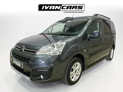 Usado Citroën Berlingo Shine 100 CV (73 kW) 2018 Gris / plata Monovolumen