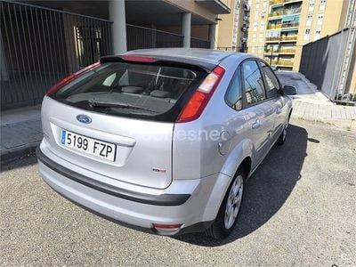 Usado Ford Focus Trend 115 CV (84 kW) 2008 Gris / plata Berlina