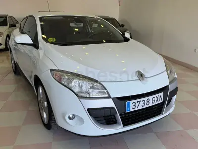 Usado Renault Mégane Dynamique 105 CV (77 kW) 2010 Blanco Berlina