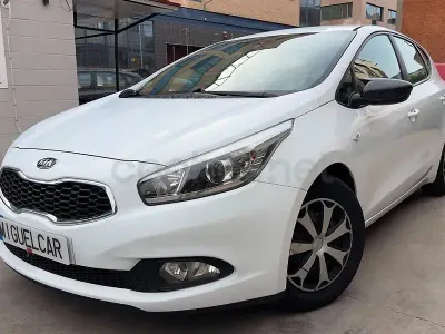 Usado Kia Ceed GT 90 CV (66 kW) 2013 Blanco Berlina