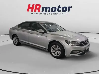 Usado VW Passat 150 CV (110 kW) 2021 Gris Berlina