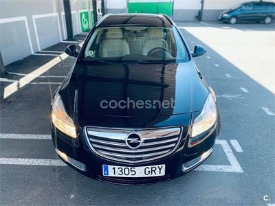 Usado Opel Insignia Cosmo 130 CV (95 kW) 2009 Gris / plata Familiar