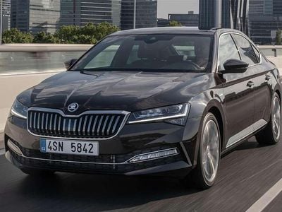 Usado Skoda Superb SportLine 150 CV (110 kW) 2019 Rojo Berlina