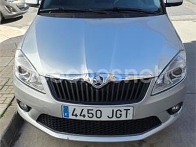Usado Skoda Fabia Ambition 75 CV (55 kW) 2015 Gris / plata Berlina