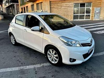 Usado Toyota Yaris Live 69 CV (50 kW) 2012 Blanco Utilitario