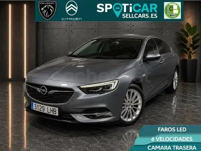 Usado Opel Insignia Innovation 136 CV (100 kW) 2020 Gris / plata Berlina
