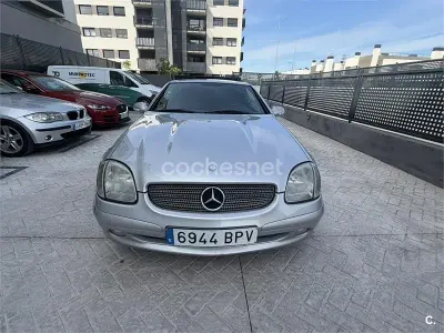 Usado Mercedes SLK230 197 CV (144 kW) 2001 Gris / plata Descapotable