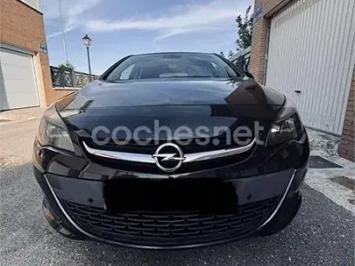 Usado Opel Astra Selective 165 CV (121 kW) 2015 Negro Berlina