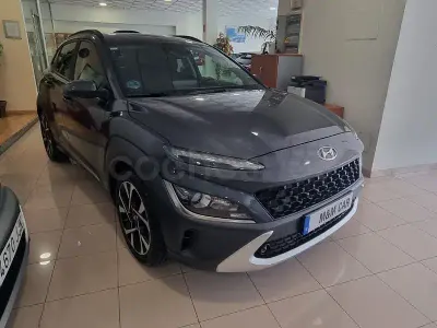 Usado Hyundai Kona 120 CV (88 kW) 2021 Gris / plata SUV