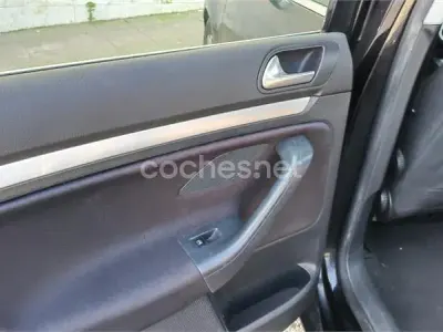 Usado VW Jetta Trendline 105 CV (77 kW) 2006 Negro Berlina