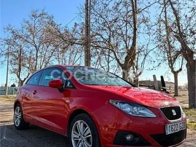 Usado Seat Ibiza SC 90 CV (66 kW) 2010 Rojo Utilitario