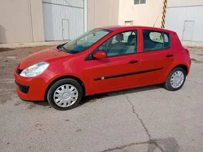 Begagnad Renault Clio II Authentique 65 HK (47 kW) 2007 Röd Halvkombi