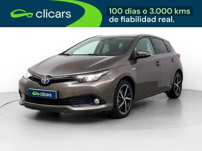 Usado Toyota Auris Hybrid Active 99 CV (72 kW) 2018 Marrón Berlina
