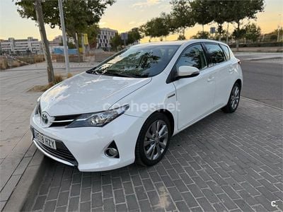 Toyota Auris Hybrid