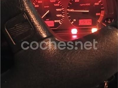 Usado Seat Cordoba 64 CV (47 kW) 1998 Rojo Berlina