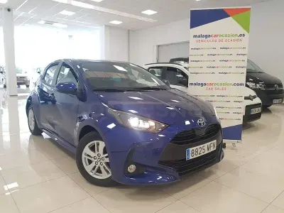 Usado Toyota Yaris Hybrid Business Edition 116 CV (85 kW) 2023 Azul Berlina