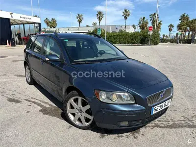 Begagnad Volvo V50 Momentum 136 HK (100 kW) 2005 Blå Kombi
