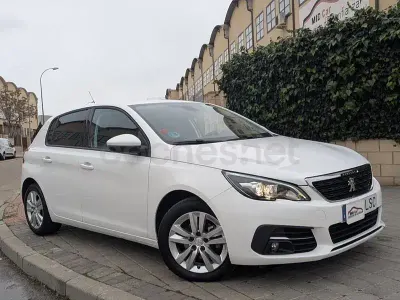 Usado Peugeot 308 Allure 130 CV (95 kW) 2021 Blanco Berlina