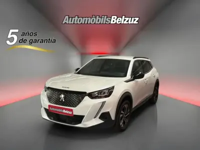 Usado Peugeot 2008 Active 101 CV (74 kW) 2023 Blanco SUV