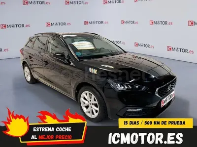 Usado Seat Leon Style 130 CV (95 kW) 2021 Negro Familiar