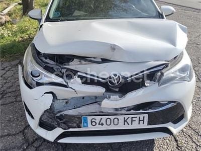 Usado Toyota Avensis Business Edition 143 CV (105 kW) 2017 Blanco Familiar