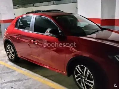 Usado Peugeot 208 Active 100 CV (73 kW) 2023 Rojo Utilitario