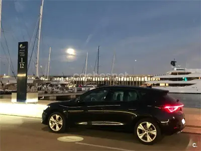 Usado Seat Leon FR 150 CV (110 kW) 2020 Negro Berlina