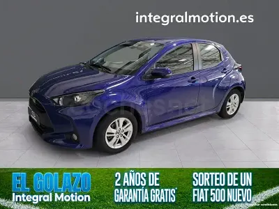 Usado Toyota Yaris 125 CV (91 kW) 2024 Azul Utilitario