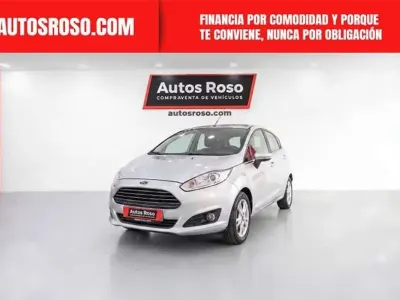 Usado Ford Fiesta Trend 82 CV (60 kW) 2015 Plateado Utilitario