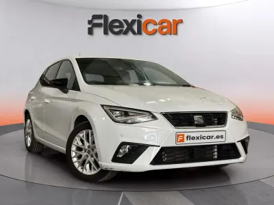 Usado Seat Ibiza FR 110 CV (80 kW) 2023 Blanco Utilitario