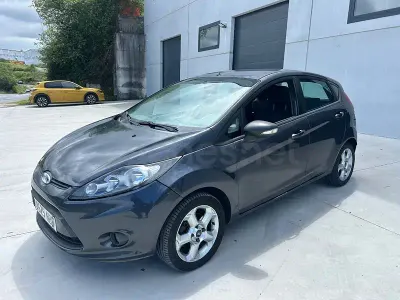 Usado Ford Fiesta Trend 95 CV (69 kW) 2012 Negro Berlina