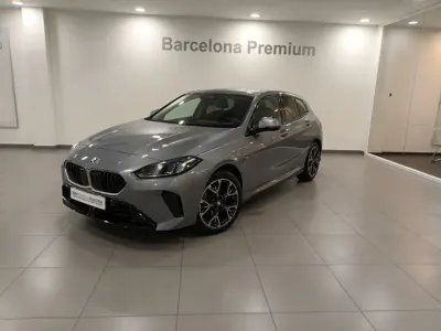 Usado BMW 118 Comfort Edition 150 CV (110 kW) 2025 Gris Utilitario
