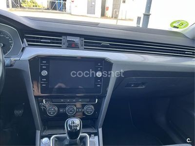Negro Usado 2020 VW Passat Executive Familiar | 17.800 € (Precio justo)