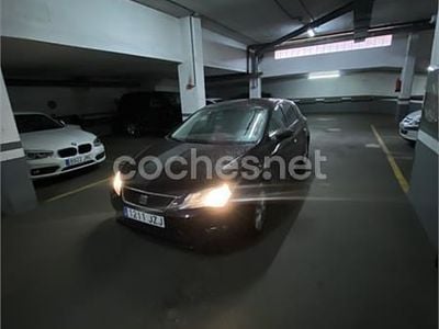 Usado Seat Leon Style 110 CV (80 kW) 2017 Granate Berlina