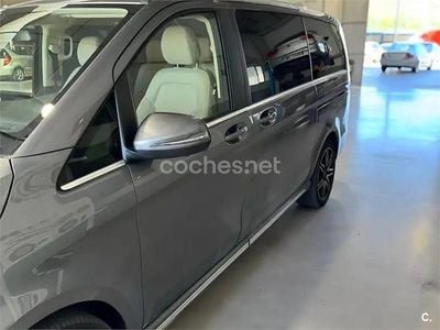 Gris / plata Usado 2023 Mercedes V300 Avantgarde Monovolumen | 45.200 €