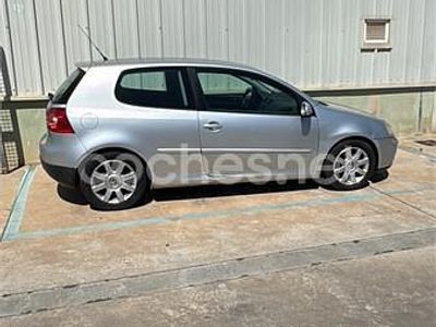 Usado VW Golf IV Trendline 102 CV (75 kW) 2005 Gris / plata Berlina