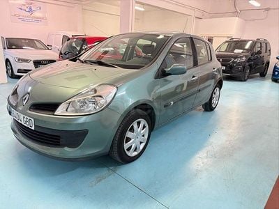 Usado Renault Clio II 86 CV (63 kW) 2008 Verde Berlina