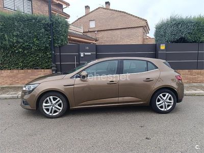 Usado Renault Mégane IV Intens 110 CV (80 kW) 2016 Marrón Berlina