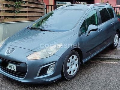 Usado Peugeot 308 SW Access 112 CV (82 kW) 2011 Gris / plata Familiar