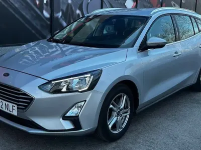 Usado Ford Focus Trend+ 120 CV (88 kW) 2021 Gris Familiar