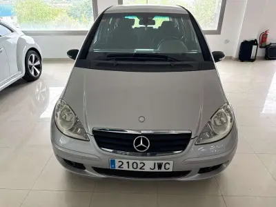 Usado Mercedes A180 Classic 109 CV (80 kW) 2005 Gris Monovolumen