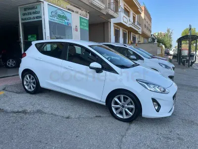 Usado Ford Fiesta Trend 85 CV (62 kW) 2018 Blanco Utilitario