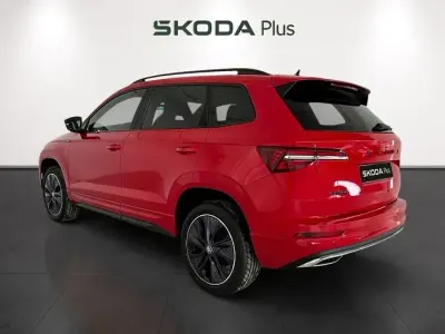 Usado Skoda Karoq SportLine 150 CV (110 kW) 2025 Rojo SUV