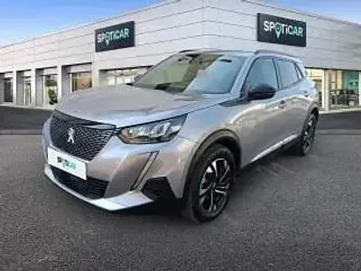 Usado Peugeot 2008 Allure 131 CV (96 kW) 2023 Gris SUV