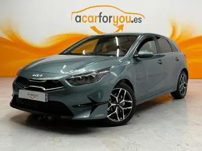 Usado Kia Ceed 120 CV (88 kW) 2023 Verde Utilitario