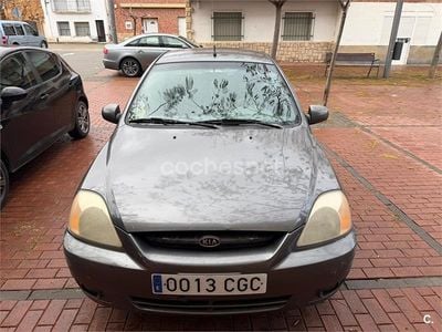 Usado Kia Rio 81 CV (59 kW) 2003 Gris / plata Berlina