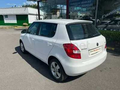 Usado Skoda Fabia Active 90 CV (66 kW) 2015 Blanco Berlina