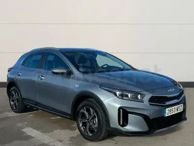 Usado Kia XCeed 140 CV (102 kW) 2024 Gris / plata SUV