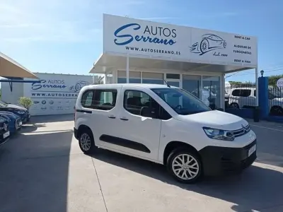Usado Citroën Berlingo Feel 102 CV (75 kW) 2021 Blanco Monovolumen