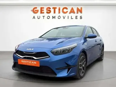 Usado Kia Ceed 120 CV (88 kW) 2023 Azul Utilitario